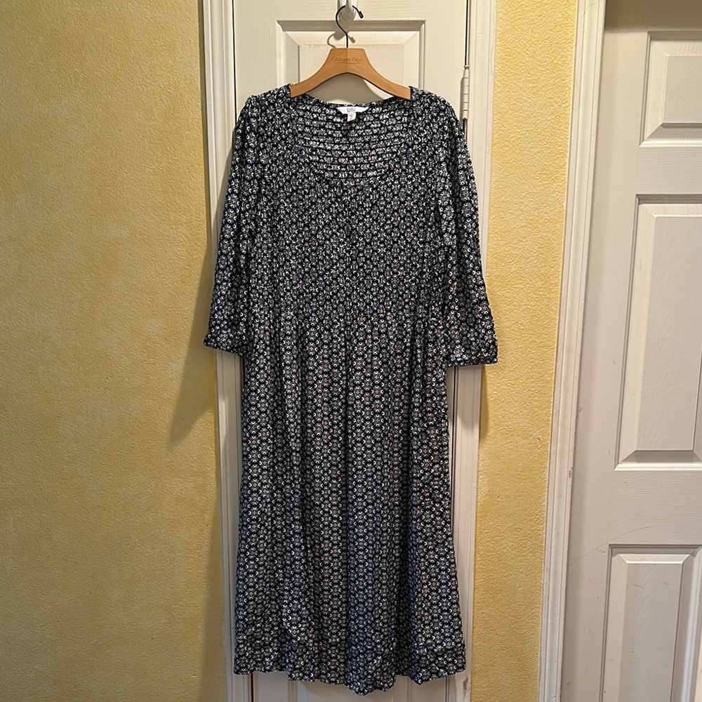 Croft and Barrow Smocked Navy and White Floral Dress
